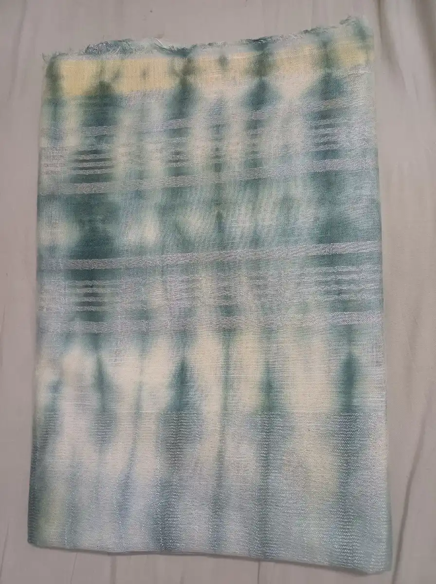 Shibori print saree with radiant and shiny zari border urbanity and along with blouse piece